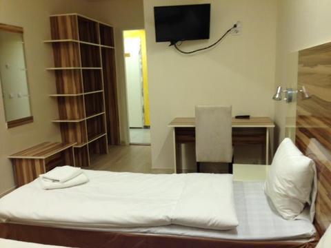 Arkadia & Hotel 2*